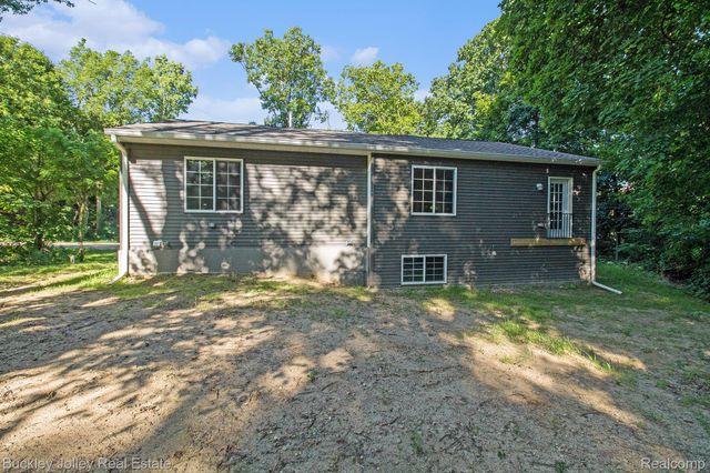 10303 Nine Mile Road, Green Oak Township, MI 48189