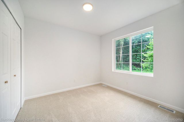 10303 Nine Mile Road, Green Oak Township, MI 48189