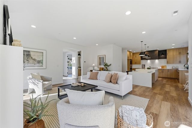 28020 243rd Avenue SE, Maple Valley, WA 98038