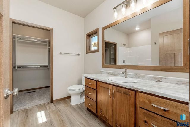 521 S Big Stone Ave Avenue, Sioux Falls, SD 57106