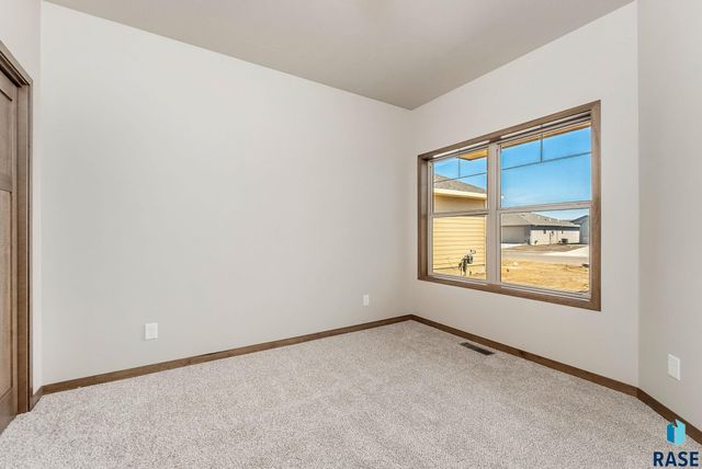 521 S Big Stone Ave Avenue, Sioux Falls, SD 57106