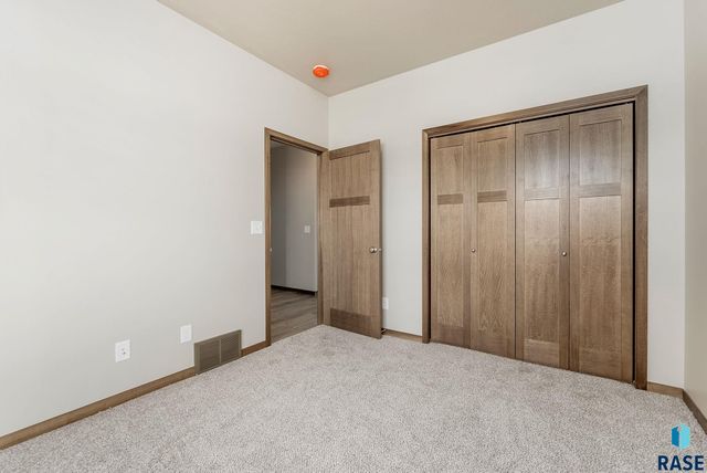 521 S Big Stone Ave Avenue, Sioux Falls, SD 57106