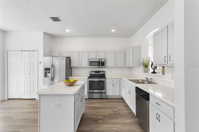1060 SEASONS BOULEVARD, Kissimmee, FL 34746