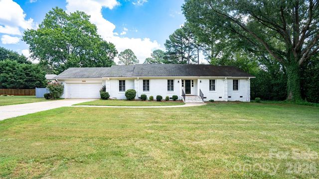 2222 Kings Drive, Gastonia, NC 28056