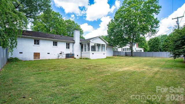 2222 Kings Drive, Gastonia, NC 28056
