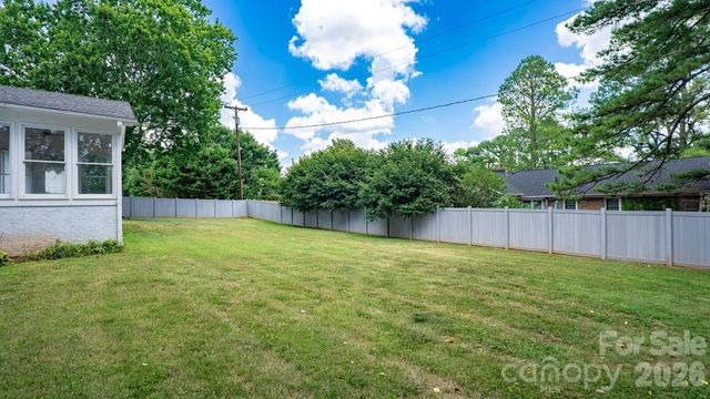 2222 Kings Drive, Gastonia, NC 28056