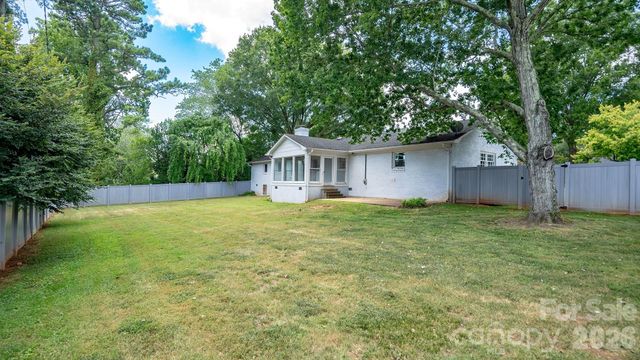 2222 Kings Drive, Gastonia, NC 28056