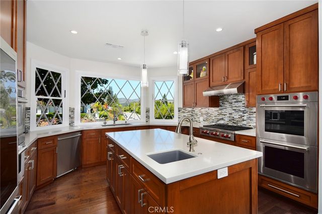 29302 Laro Drive, Agoura Hills, CA 91301