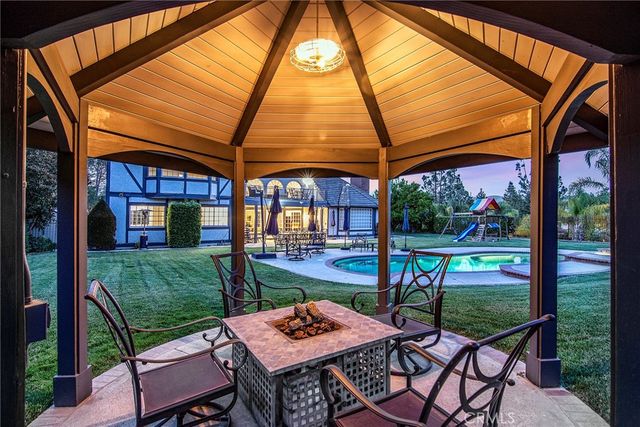 29302 Laro Drive, Agoura Hills, CA 91301