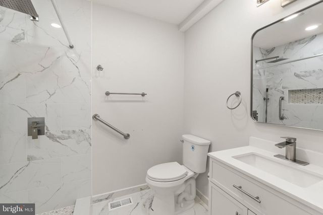 5 JUSTIN CT, Voorhees, NJ 08043