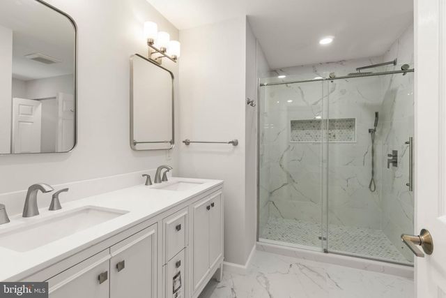 5 JUSTIN CT, Voorhees, NJ 08043