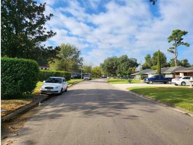 6642 Heron Drive, Houston, TX 77087