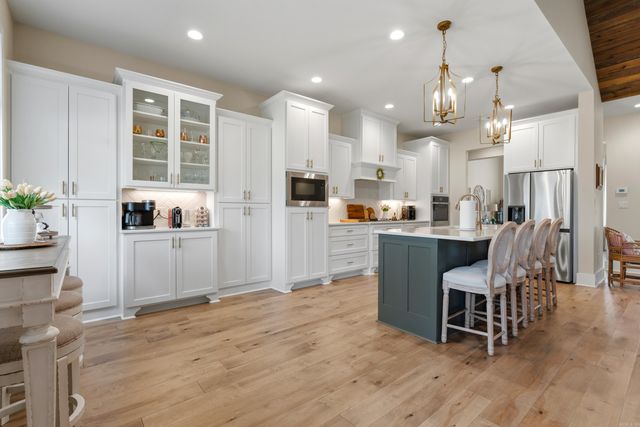 115 Cifuentes Way, Hot Springs Village, AR 71909