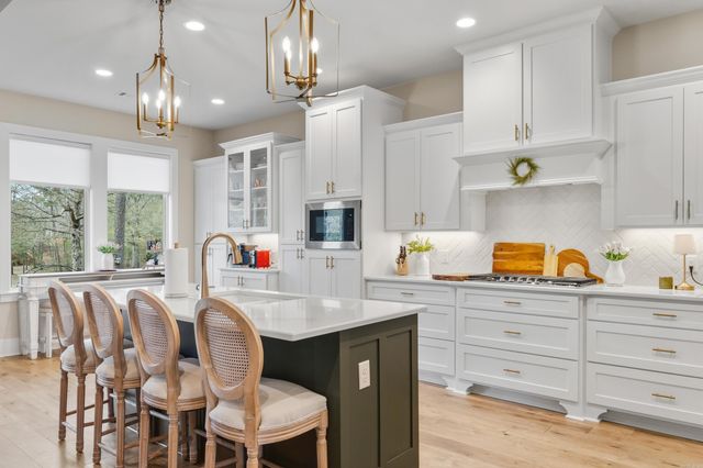 115 Cifuentes Way, Hot Springs Village, AR 71909