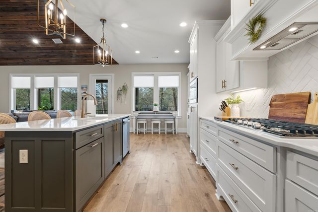 115 Cifuentes Way, Hot Springs Village, AR 71909