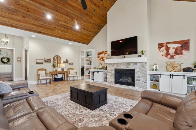 115 Cifuentes Way, Hot Springs Village, AR 71909