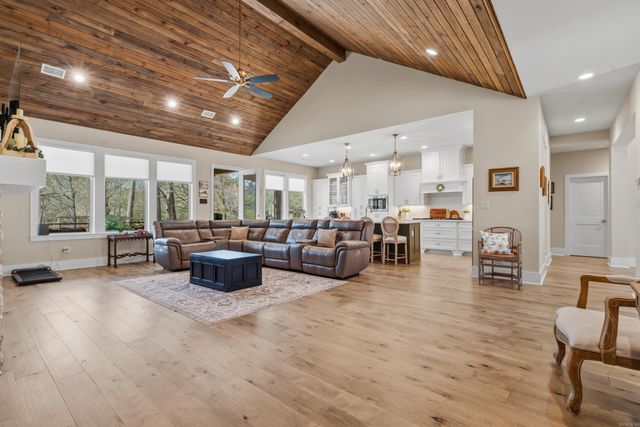 115 Cifuentes Way, Hot Springs Village, AR 71909