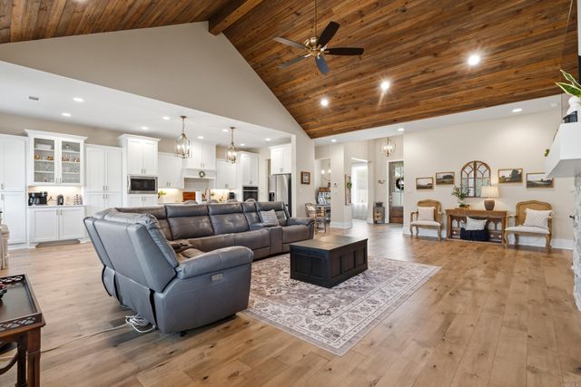 115 Cifuentes Way, Hot Springs Village, AR 71909