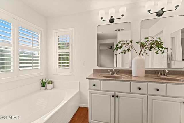 111 E PALOMINO Drive, Gilbert, AZ 85296