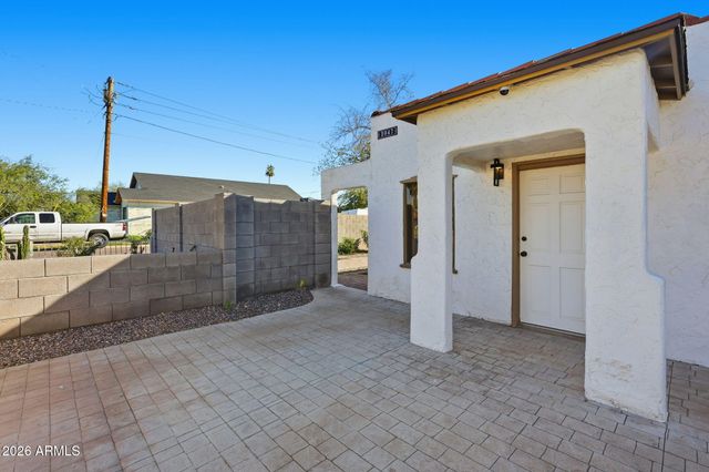 2047 E VIRGINIA Avenue, Phoenix, AZ 85006