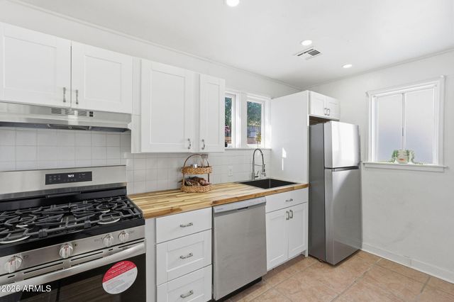 2047 E VIRGINIA Avenue, Phoenix, AZ 85006
