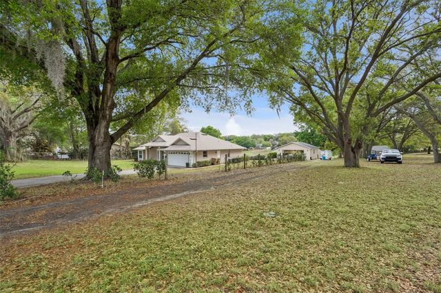 10010 LAKESHORE DRIVE, Clermont, FL 34711