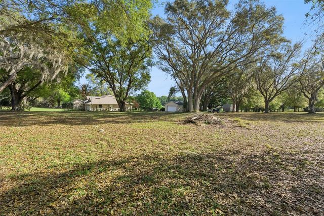 10010 LAKESHORE DRIVE, Clermont, FL 34711
