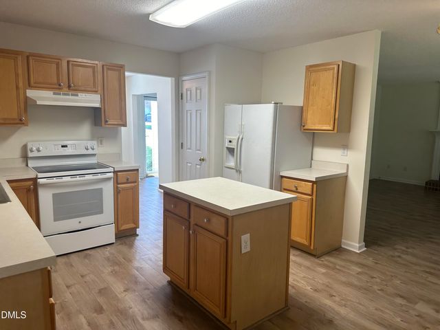 124 Fairford Drive, Holly Springs, NC 27540