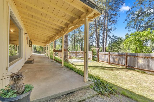 10227 Welsh Ln, Grass Valley, CA 95949