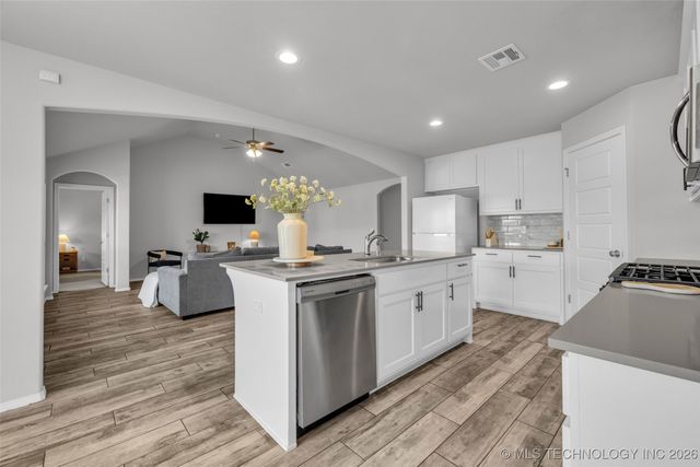 2008 E Union Street, Broken Arrow, OK 74011