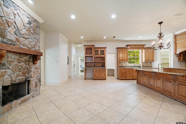 4045 Stonegate Blvd, Tyler, TX 75703