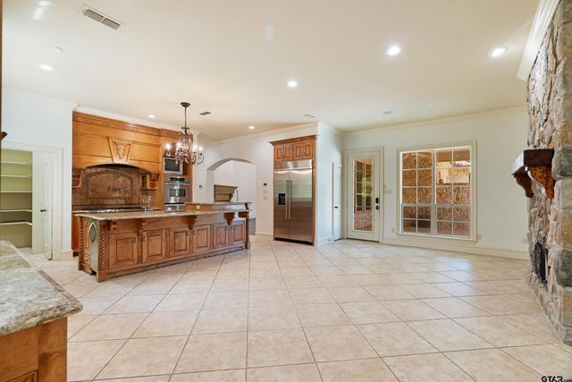4045 Stonegate Blvd, Tyler, TX 75703