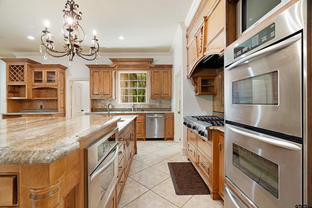 4045 Stonegate Blvd, Tyler, TX 75703