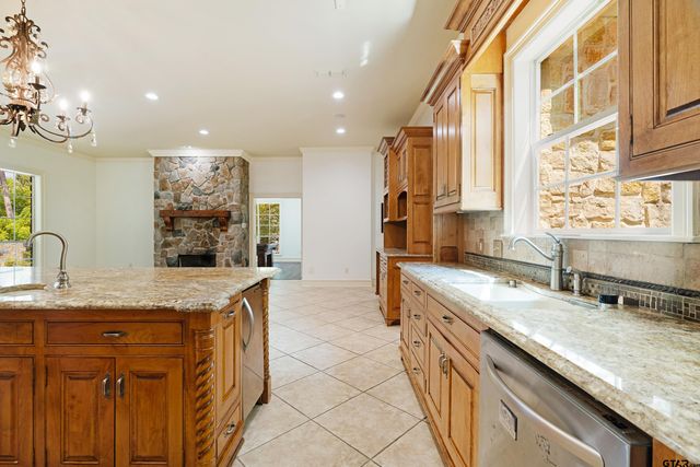 4045 Stonegate Blvd, Tyler, TX 75703