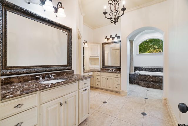 4045 Stonegate Blvd, Tyler, TX 75703