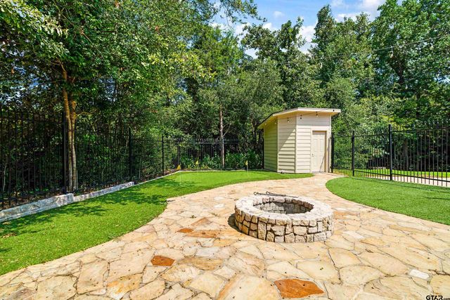 4045 Stonegate Blvd, Tyler, TX 75703