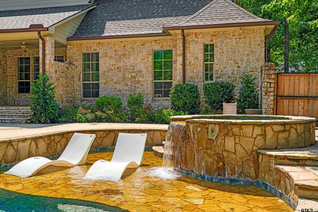 4045 Stonegate Blvd, Tyler, TX 75703