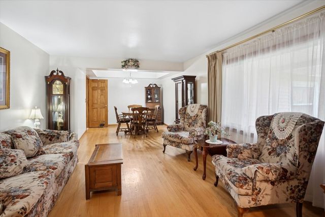 1237 Dover Lane, Elk Grove Village, IL 60007