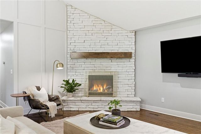 10404 Lee Boulevard, Leawood, KS 66206