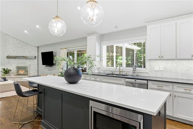 10404 Lee Boulevard, Leawood, KS 66206