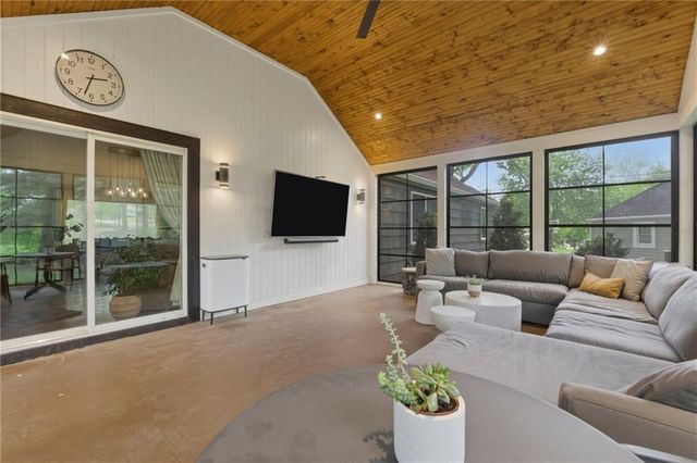 10404 Lee Boulevard, Leawood, KS 66206