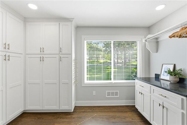 10404 Lee Boulevard, Leawood, KS 66206