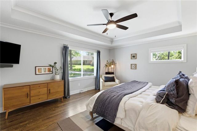 10404 Lee Boulevard, Leawood, KS 66206