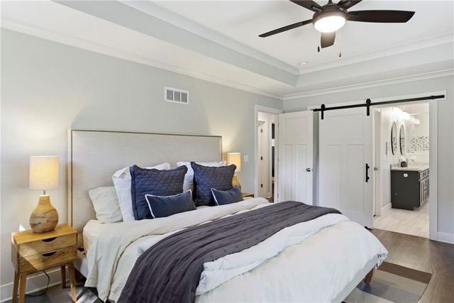 10404 Lee Boulevard, Leawood, KS 66206
