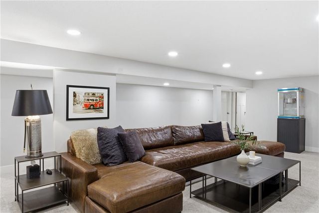 10404 Lee Boulevard, Leawood, KS 66206