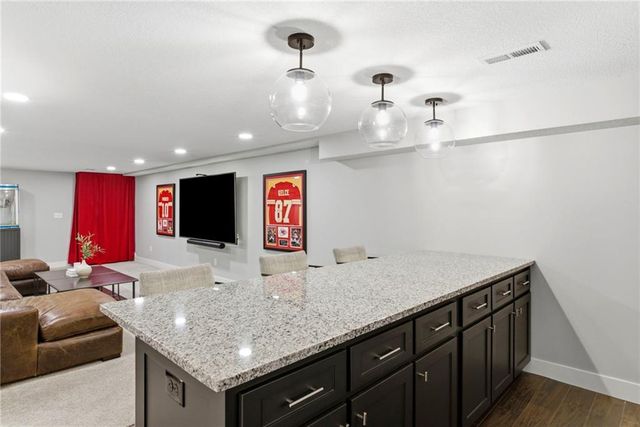 10404 Lee Boulevard, Leawood, KS 66206