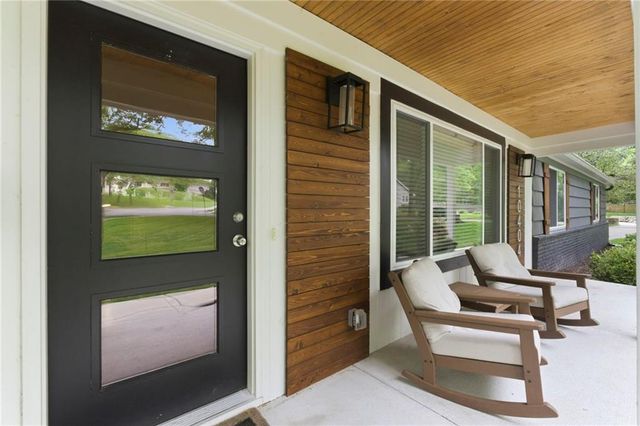10404 Lee Boulevard, Leawood, KS 66206