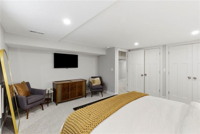 10404 Lee Boulevard, Leawood, KS 66206