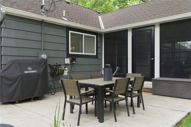 10404 Lee Boulevard, Leawood, KS 66206