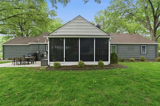 10404 Lee Boulevard, Leawood, KS 66206